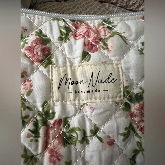 Floral Quilted Shoulder Bag - Picture 8 of 10